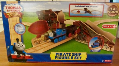 thomas pirate ship figure 8 set